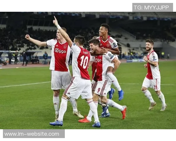 阿贾克斯主场战胜费耶诺德克拉森莫吉奥双双进球助力胜利