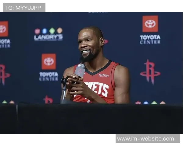 乌度卡直言杜兰特应有七八个盖帽却因裁判判罚遭无情吹罚