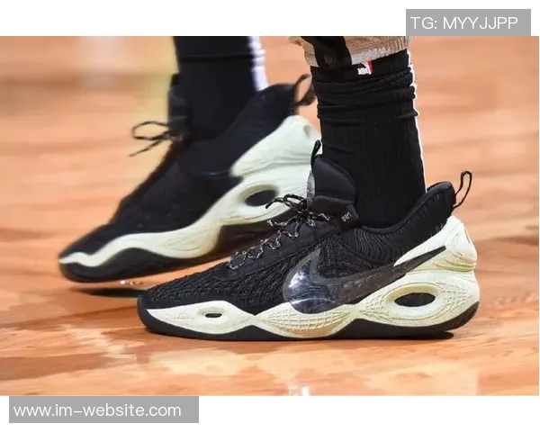 美媒调侃浓眉发布首款签名战靴引发球迷热议与期待 美媒调侃浓眉发布首款签名战靴引发球迷热议与期待